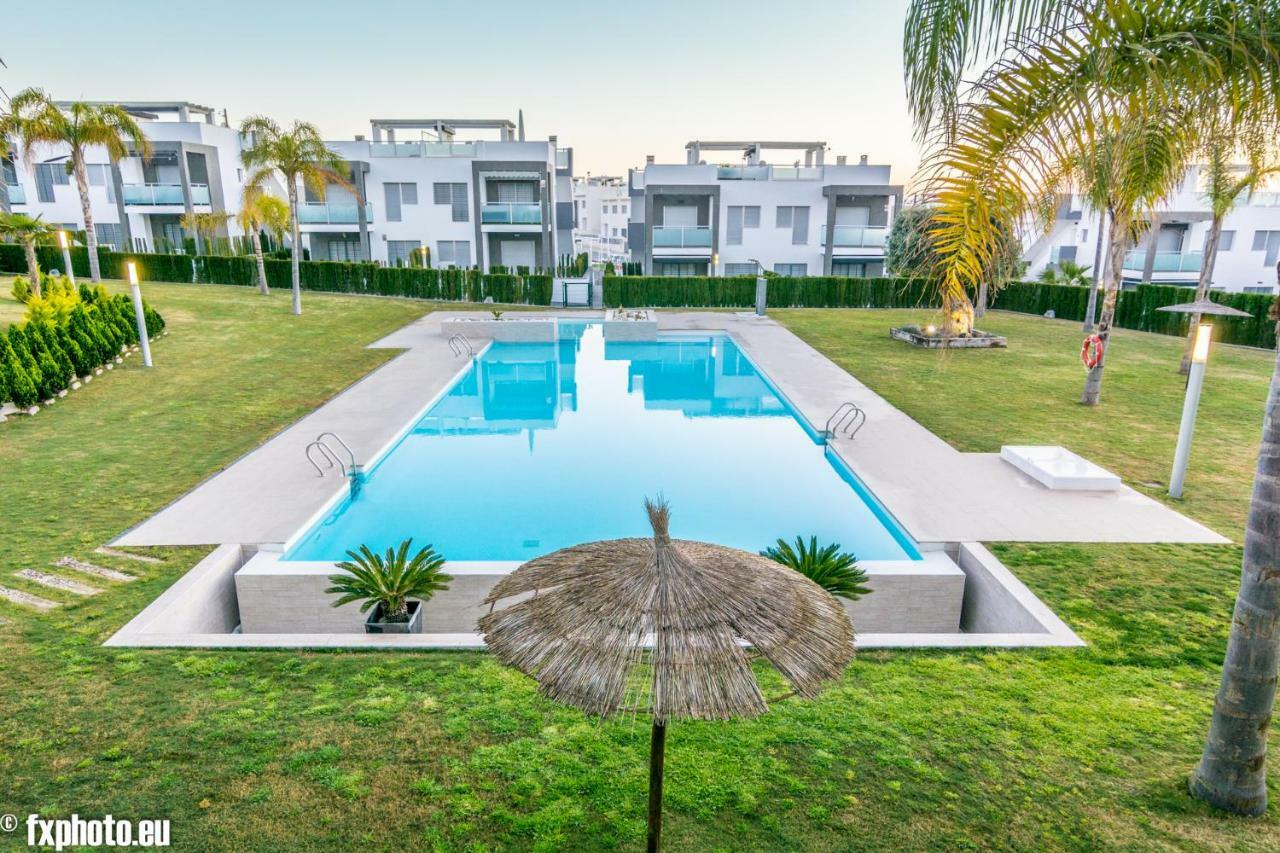 Eluxuria Sunny Villa Торевьиа Экстерьер фото