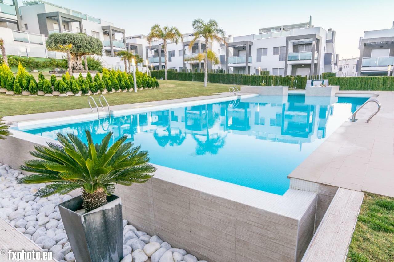 Eluxuria Sunny Villa Торевьиа Экстерьер фото